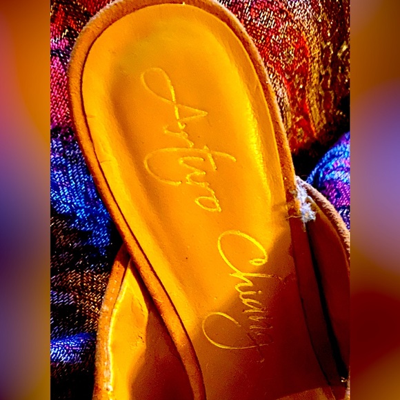 Arturo Chiang Leather Crossed Strap Sandals with Heels, Size 8 1/2 - Picture 2 of 5